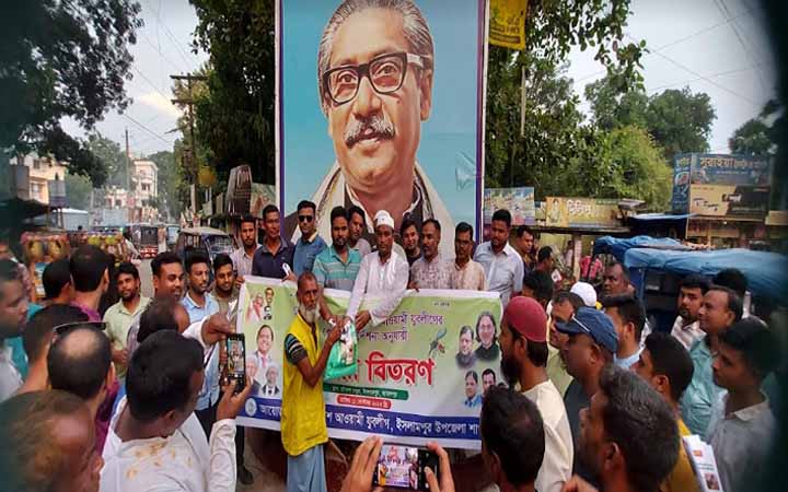 জামালপুরে যুবলীগের উদ্দ্যোগে ডেঙ্গু প্রতিরোধে মশারি বিতরণ