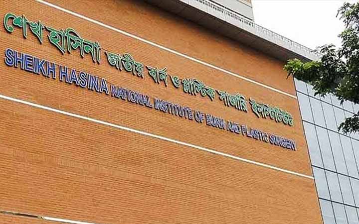 রাস্তা খুঁড়তে গিয়ে ওয়াসার ৫ শ্রমিক দগ্ধ