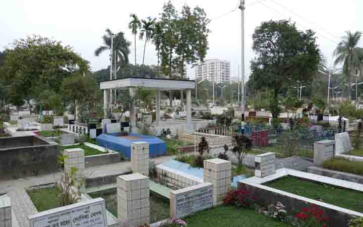 কিয়ামতের দিন প্রথম কার  বিচার হবে