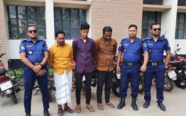 সেকেন্ডে মোটরসাইকেলের তালা খুলতেন তারা