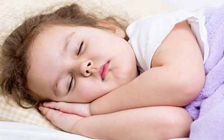 শিশুদের পর্যাপ্ত ঘুম বাড়াতে যা করবেন বাবা মা