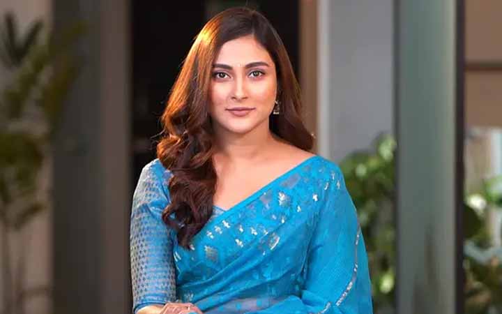 গ্রেফতারি পরোয়ানা নিয়ে মুখ খুললেন মেহজাবীন