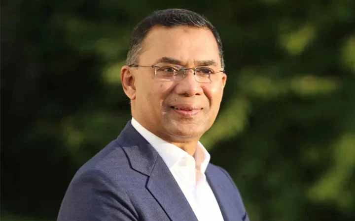 চট্টগ্রামের বাঁশখালীতে বন্যাদুর্গতদের গৃহ ও ত্রাণ বিতরণ করলেন প্রধানমন্ত্রী