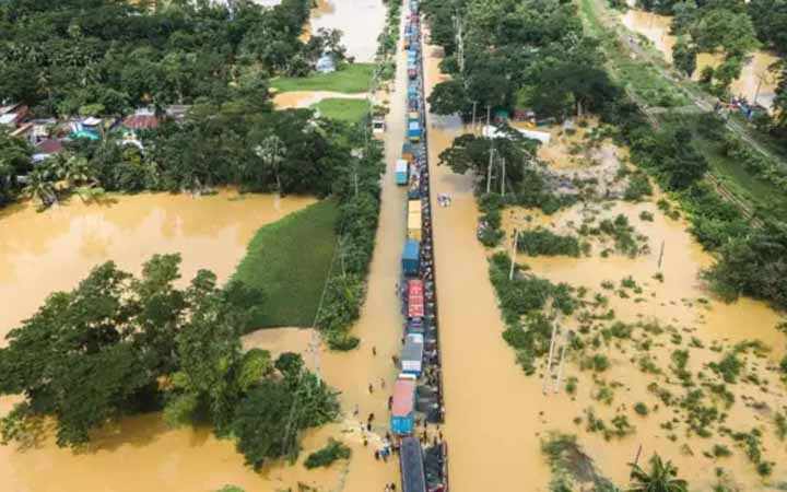 ধেয়ে আসছে ঝড়, আবারও বন্যার শঙ্কা ফেনী-কুমিল্লায়