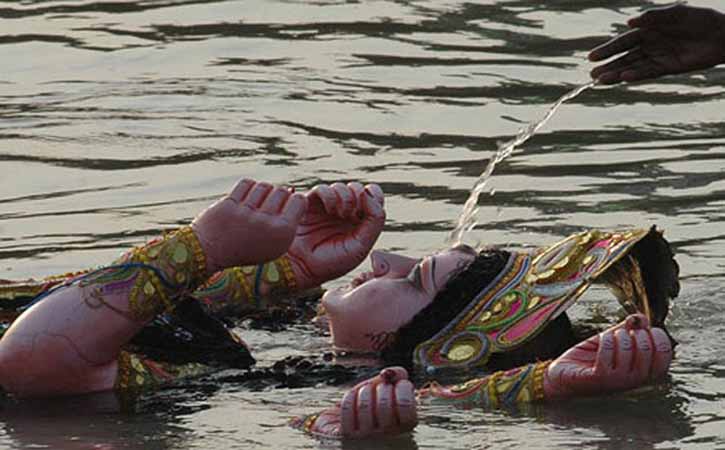 গঙ্গায় প্রতিমা বিসর্জন দিলেই জরিমানা