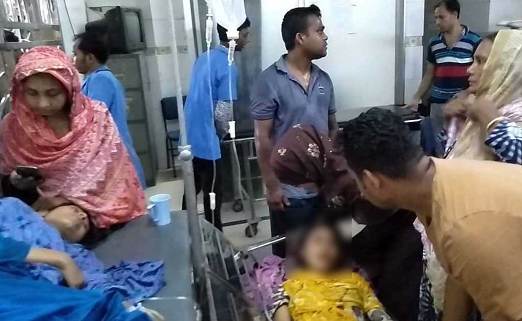 হাসতে হাসতে ২৫ শিক্ষার্থী অজ্ঞান