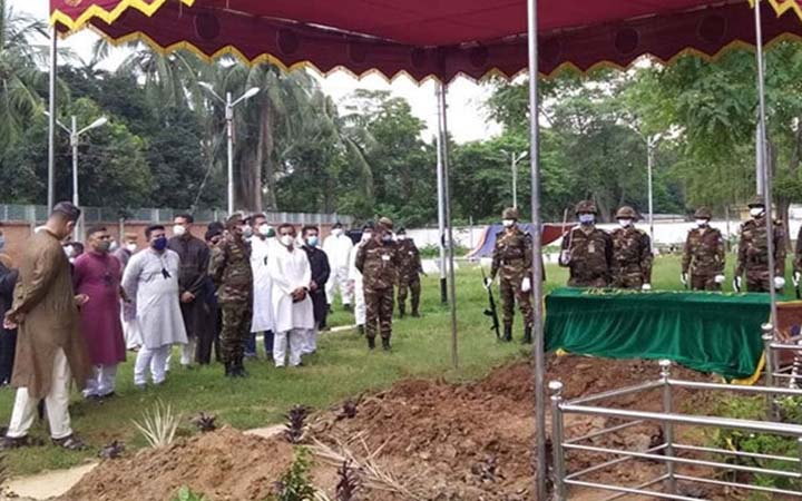 বনানীর সামরিক কবরস্থানে সমাহিত মেজর (অব.) সিনহা