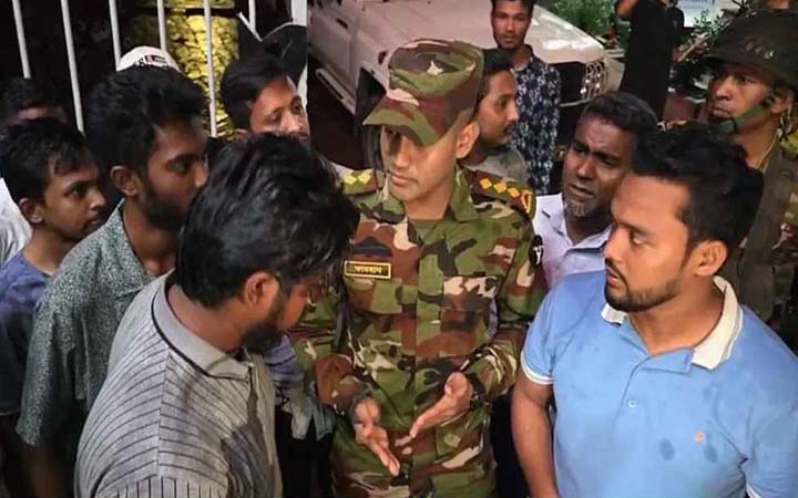 ছেলের বিয়েতে আ.লীগ নেতা, গ্রেপ্তারের দাবিতে শিক্ষার্থীদের অবস্থান