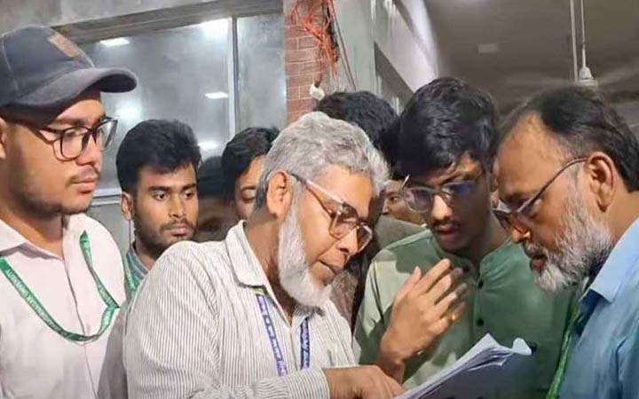 জাকসুর ২ হলে ভোটগ্রহণ বন্ধ