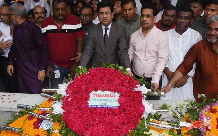 শহীদ শেখ কামালের সমাধিতে মেয়র তাপসের শ্রদ্ধা