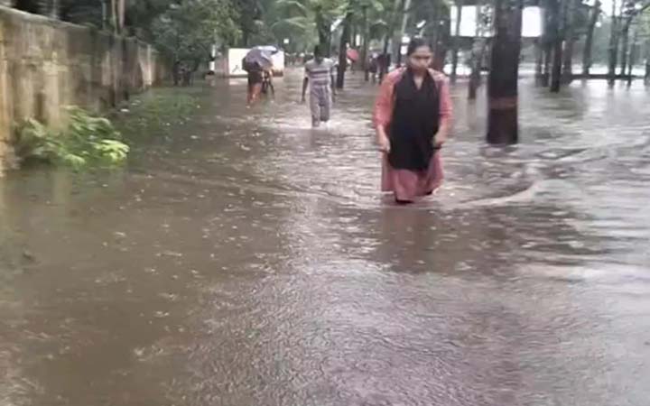 বরিশালে এখনো বিপৎসীমার উপরে ২ নদীর পানি