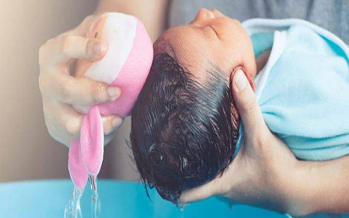 নবজাতককে কীভাবে গোসল করাবেন