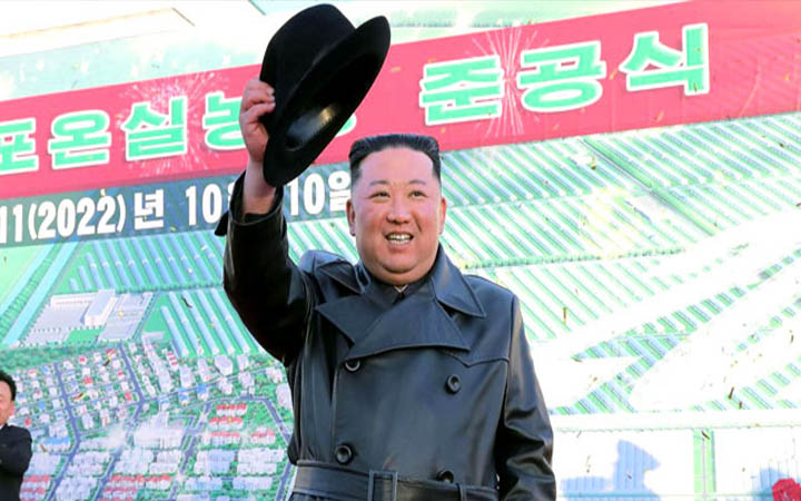 পুতিনের আমন্ত্রণে রাশিয়ায় কিম জং উন