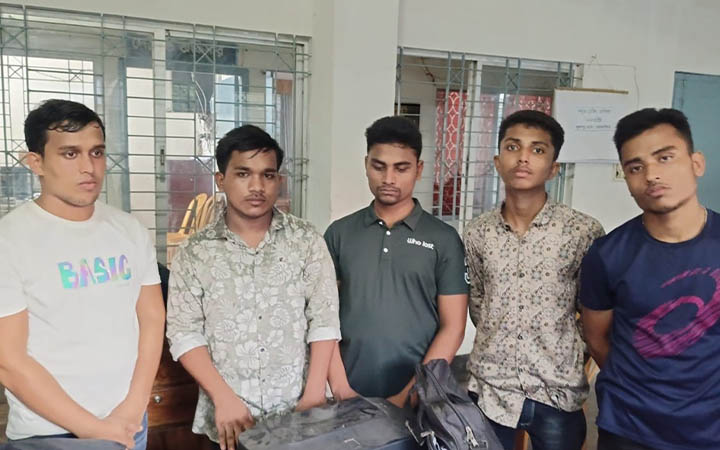 ফুলপুরে ৫ রোহিঙ্গা আটক