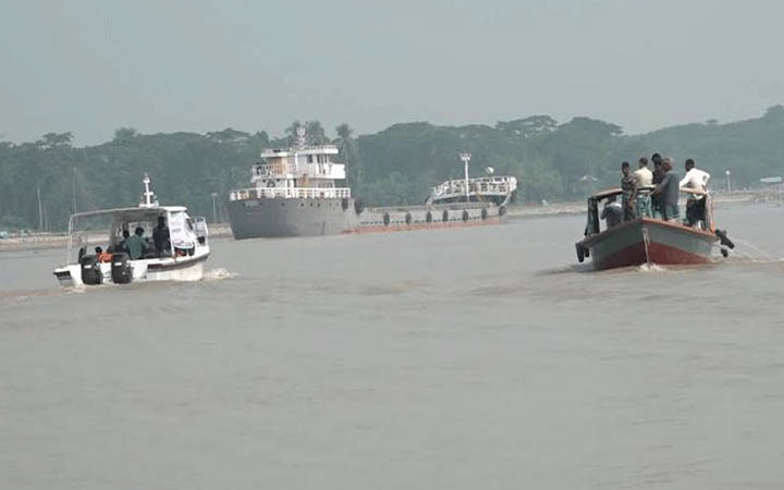 বরিশালে মা ইলিশ সংরক্ষনে অভিযান