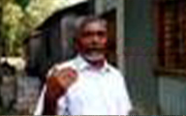 ছোট ভাইয়ের হাঁটার রাস্তা বন্ধ করে ঘর বানালেন বড় ভাই