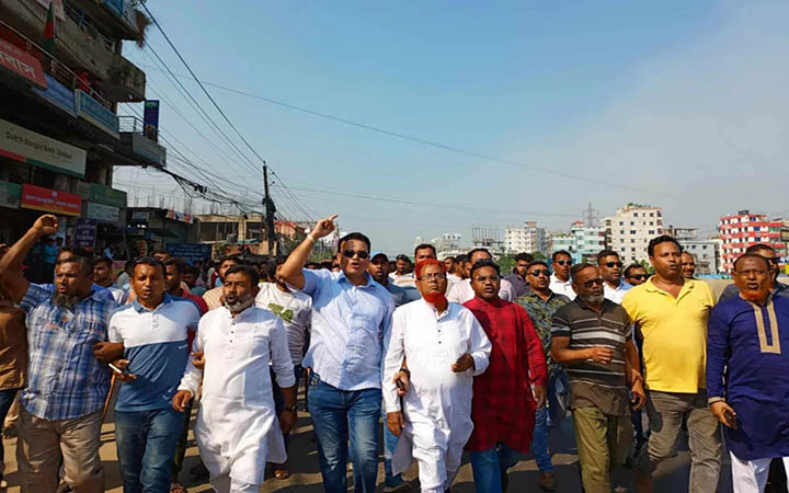 ঢাকা-চট্রগ্রাম মহাসড়কে আওয়ামী লীগের অবরোধবিরোধী মিছিল