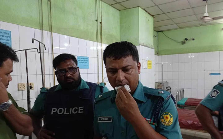 ঢামেক এলাকায় হামলায় তিন পুলিশ সদস্য আহত