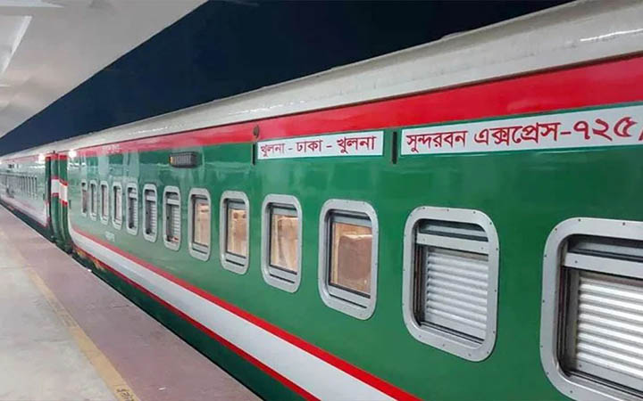 পদ্মা সেতু হয়ে প্রথম যাত্রীবাহী ট্রেন ‘সুন্দরবন এক্সপ্রেস’ ঢাকায় পৌঁছেছে