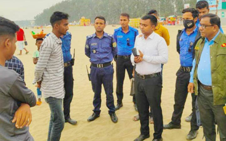 পর্যটক হয়রানির অভিযোগে সমুদ্রসৈকতে ফটোগ্রাফারের কারাদণ্ড