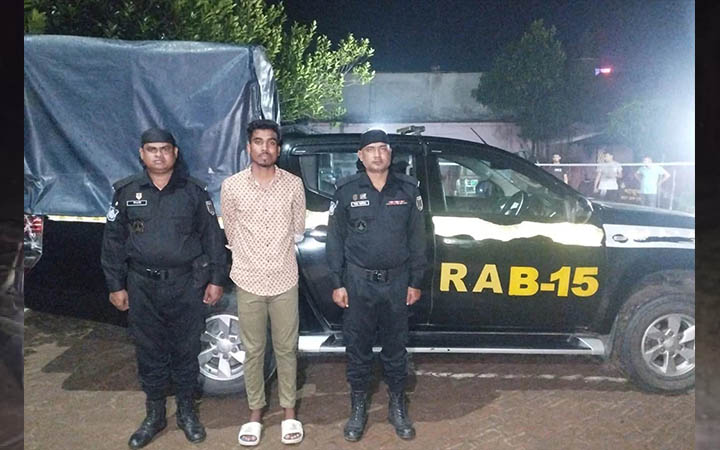 খাটের নিচ থেকে ১০ কোটি টাকার আইস উদ্ধার