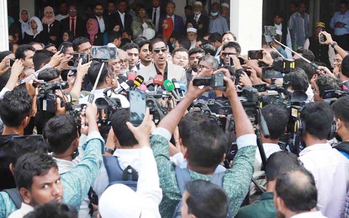 শোকজের জবাব দিতে এসে যা বললেন শামীম ওসমান