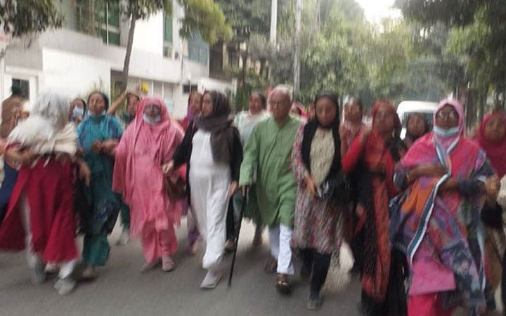 রিজভীর নেতৃত্বে রাজধানীতে মহিলা দলের বিক্ষোভ