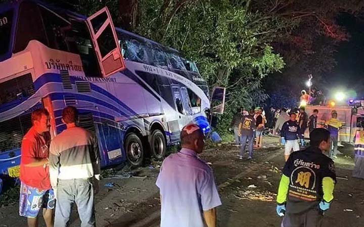 থাইল্যান্ডে দোতলা বাস দুর্ঘটনায় নিহত ১৪