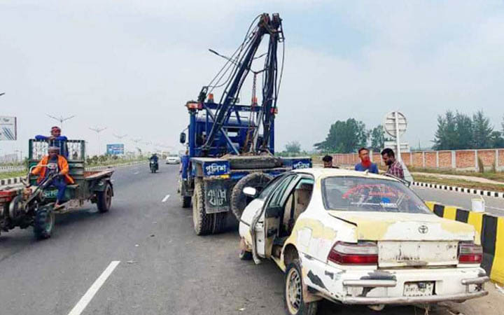 রূপগঞ্জের পূর্বাচলে দুই প্রাইভেট কারের মুখোমুখী সংঘর্ষে নিহত-৩, আহত-৫