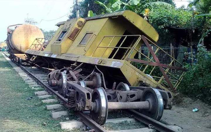 হবিগঞ্জে ট্রেনের বগি লাইনচ্যুত