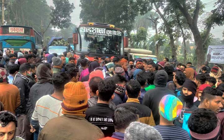 ঢাকা আরিচা মহাসড়কে শ্রমিকদের অবরোধ, যান চলাচল বন্ধ