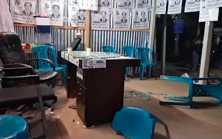 মুন্সিগঞ্জ-৩ আসনে নৌকার নির্বাচনি ক্যাম্পে ভাঙচুর-গুলিবর্ষণ