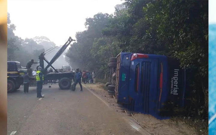 চকরিয়ায় যাত্রীবাহী বাস উল্টে খাদে পড়ে ৬ যাত্রী আহত