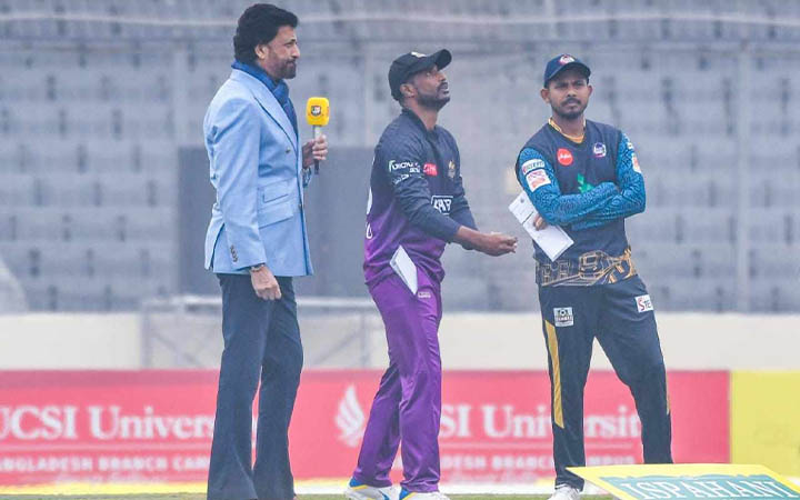টস হেরে ব্যাটিংয়ে দুর্দান্ত ঢাকা