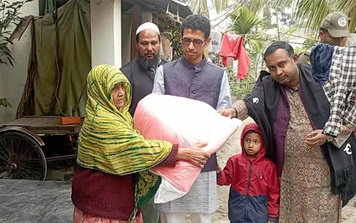 গোপালগঞ্জে প্রধানমন্ত্রীর উপহারের ৩৬ হাজার ৯৫০টি কম্বল বিতরণ