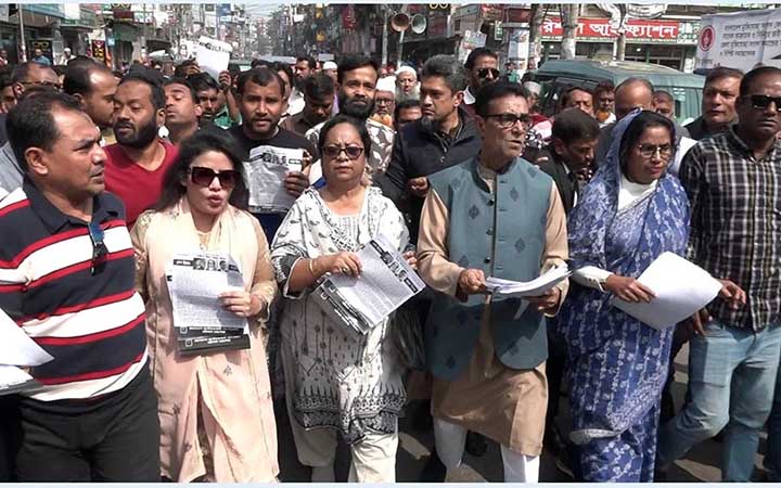 বরিশালে বিএনপির লিফলেট বিতরণ