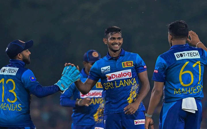 রোমাঞ্চকর জয়ে সিরিজে এগিয়ে গেল শ্রীলঙ্কা