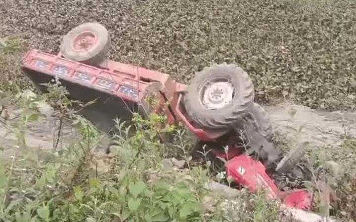 নবীনগরে ট্রাক্টর উল্টে দুইজন নিহত