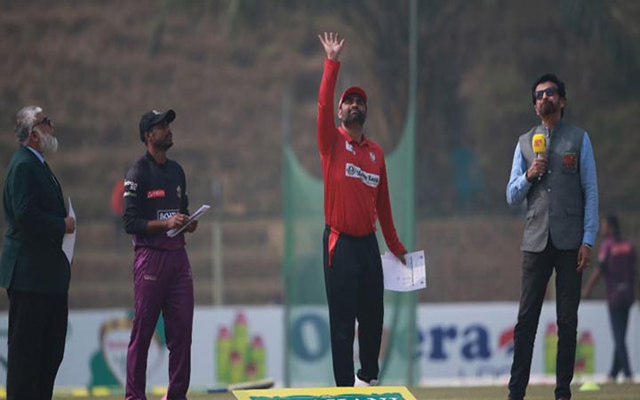 প্লে-অফে টস জিতে ফিল্ডিংয়ে ফরচুন বরিশাল