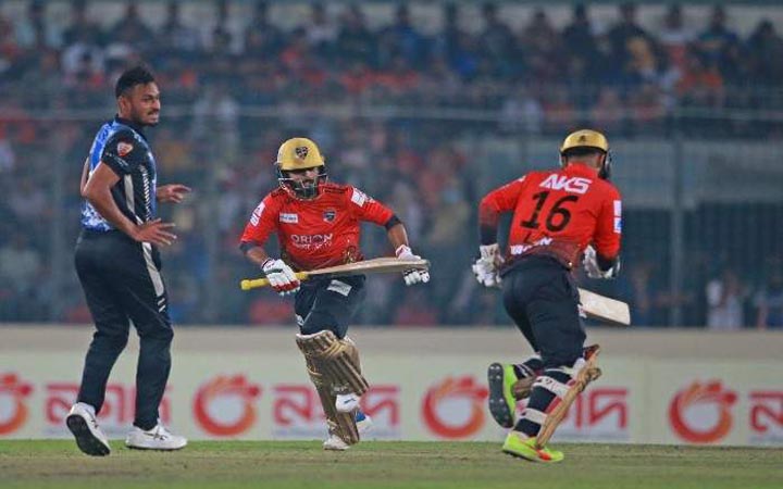 লিটন-হৃদয়ের ব্যাটিং ঝড়ে ফাইনালে কুমিল্লা