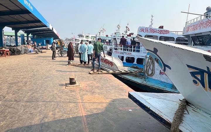 নৌযান শ্রমিকদের অনির্দিষ্টকালের কর্মবিরতি প্রত্যাহার : নৌযান চলাচল স্বাভাবিক