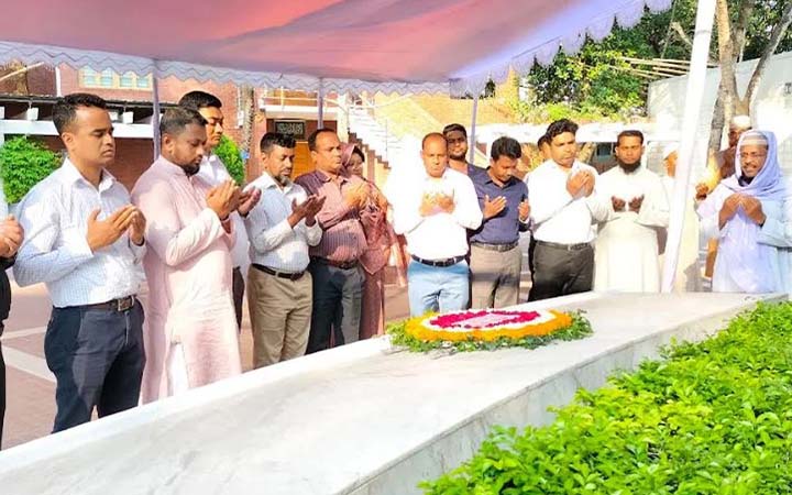 বঙ্গবন্ধুর সমাধিতে সমাজসেবা অফিসার্স এসোসিয়েশনের শ্রদ্ধা