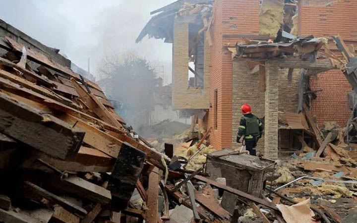 ইউক্রেনে রুশ ক্ষেপণাস্ত্র হামলায় নিহত ২০