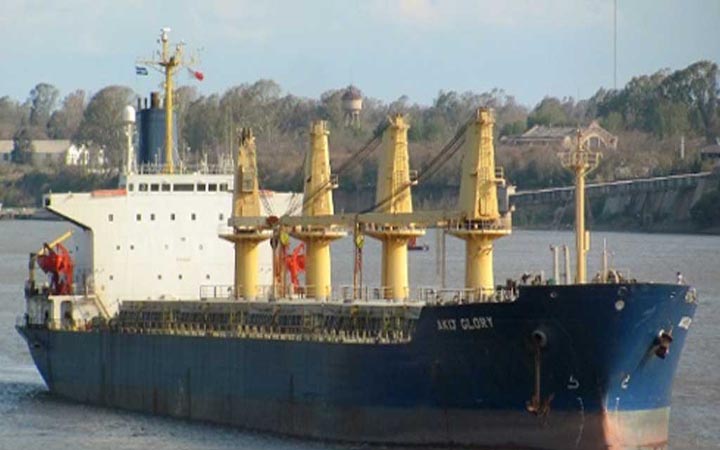 কক্সবাজার উপকূলে জলদস্যুর কবলে এমভি আকিজ