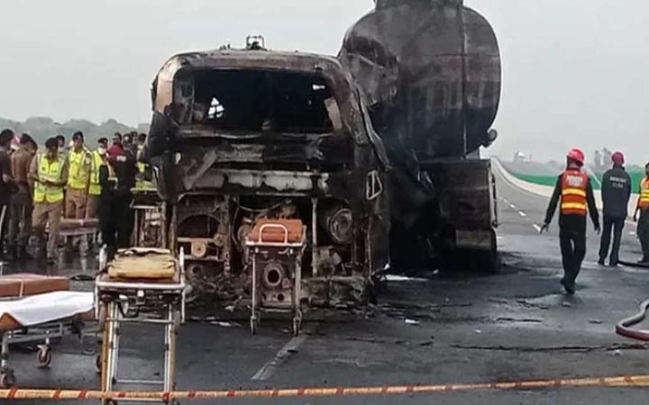 আফগানিস্তানে সড়ক দুর্ঘটনায় নিহত ২১