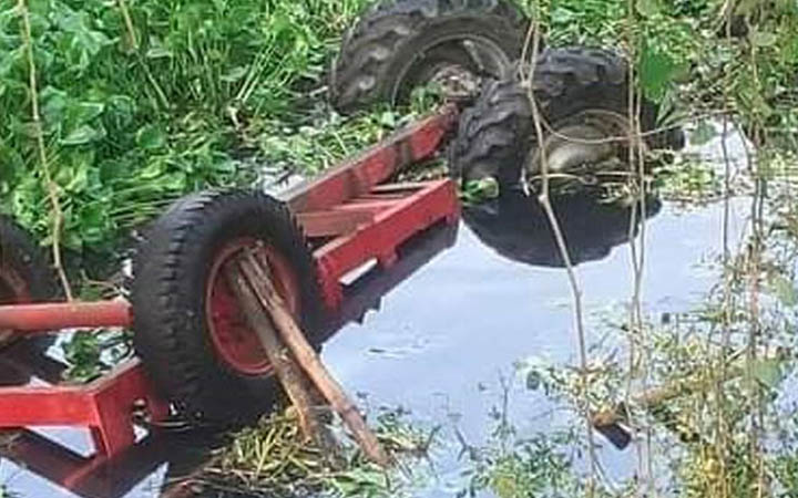 গোমস্তাপুরে ট্রাক্টর উল্টে চালক নিহত