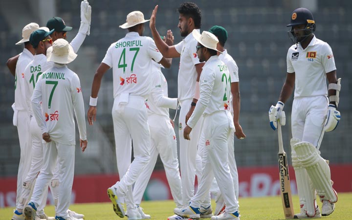 দ্রুত তিন উইকেট হারিয়ে প্রথম দিন শেষ টাইগারদের