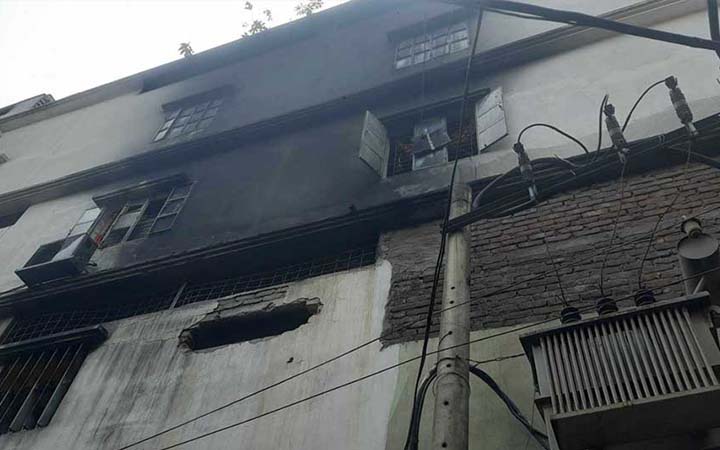 চকবাজারে অগ্নিকাণ্ড : ‘কমিশনার ভবনটি’ ভরা ছিল কেমিক্যালে
