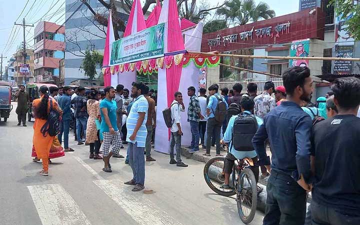 খুলনায় সুন্দরবন কলেজের শিক্ষার্থীদের আন্দোলন, সড়ক অবরোধ