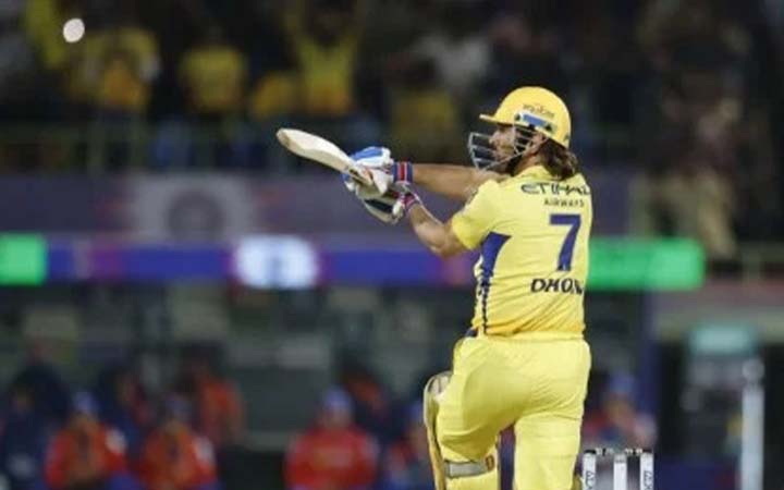 প্রথম উইকেটকিপার হিসেবে অনন্য মাইলফলক স্পর্শ ধোনির